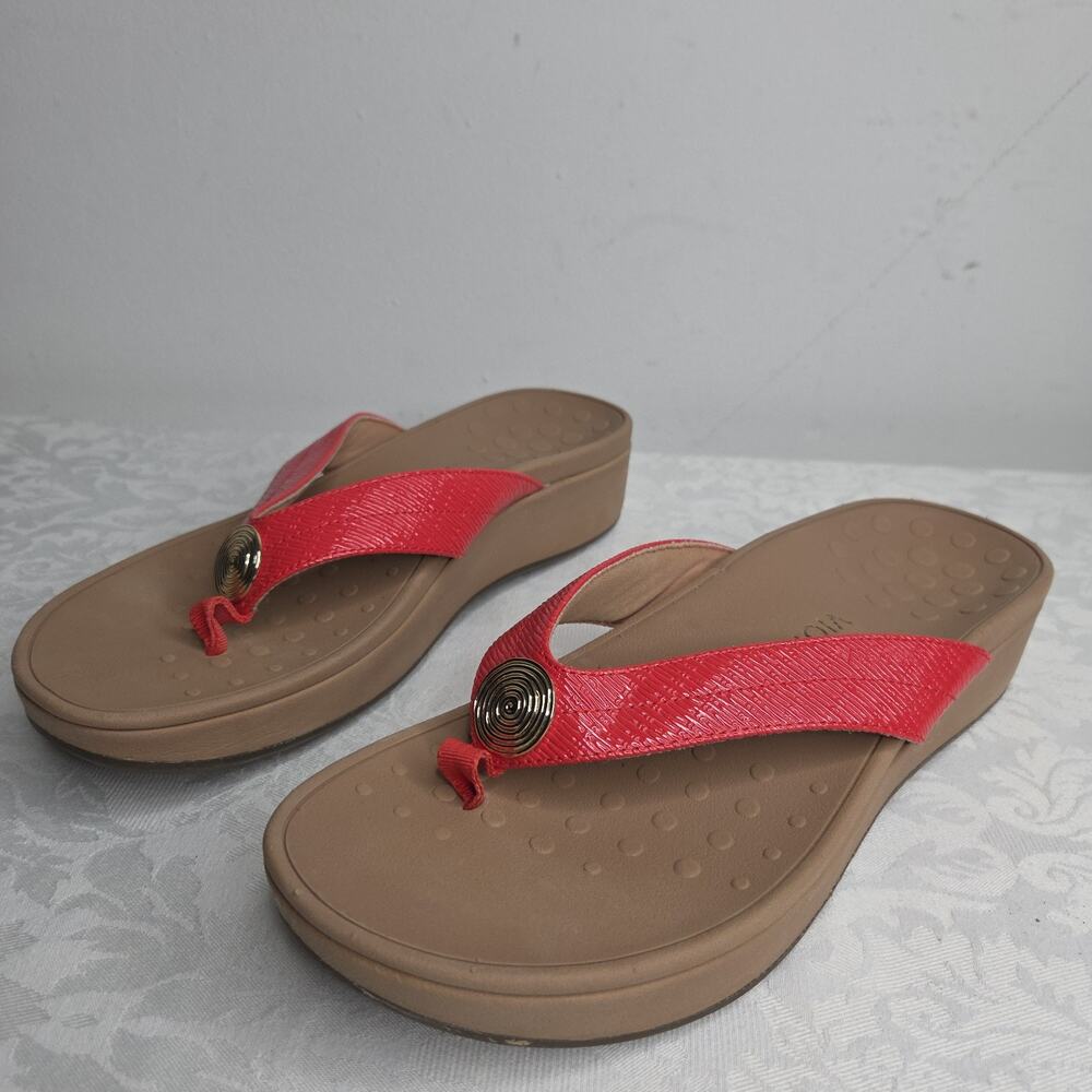 Women’s Size 11 Vionic Flip Flops Sandals Hilda Woven Gold Accent